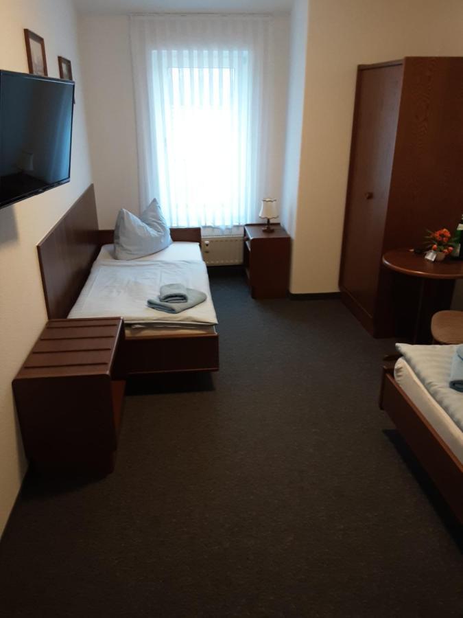 Goldener Anker Hotel Genthin Bagian luar foto