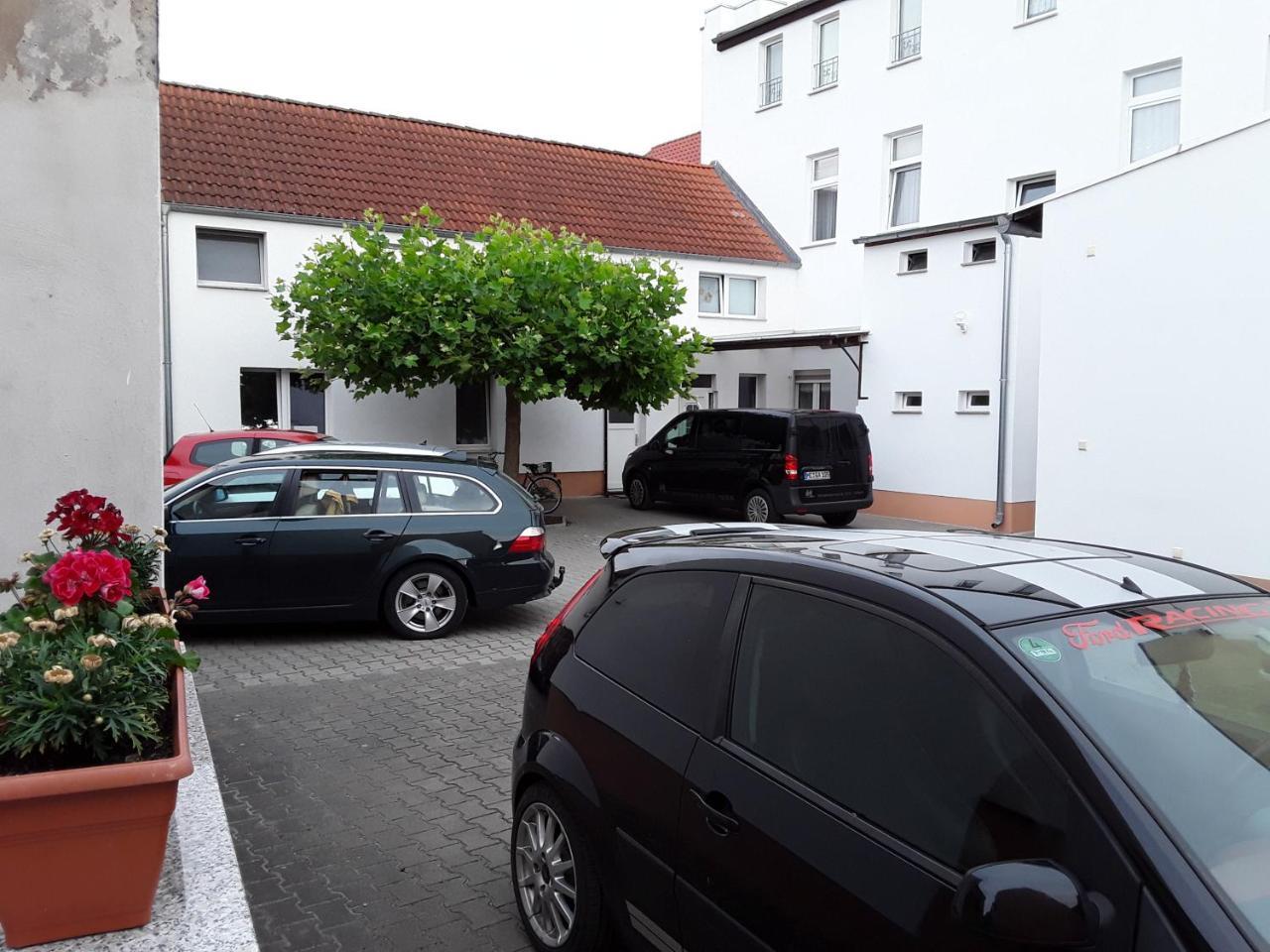 Goldener Anker Hotel Genthin Bagian luar foto
