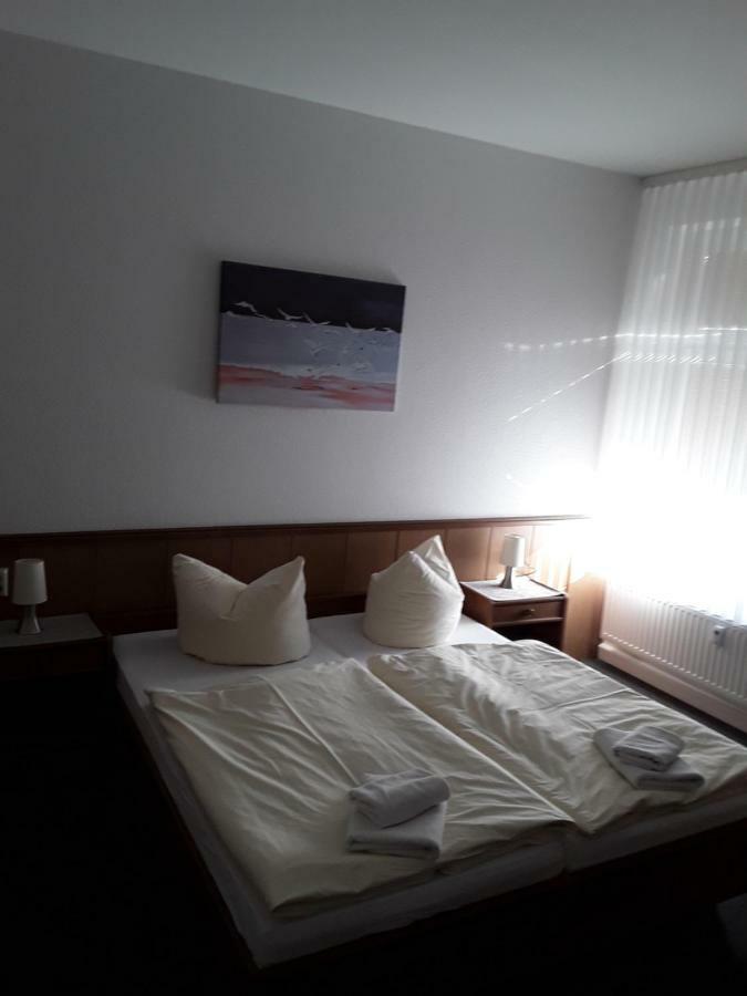 Goldener Anker Hotel Genthin Bagian luar foto