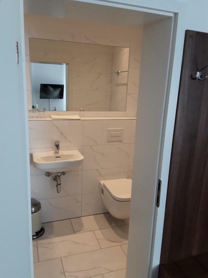 Goldener Anker Hotel Genthin Bagian luar foto